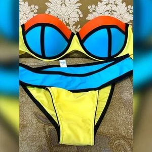 NWOT!✨Color Block Bikini